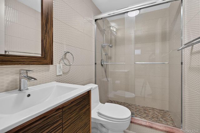 262 W End Avenue, Brooklyn, NY 11235