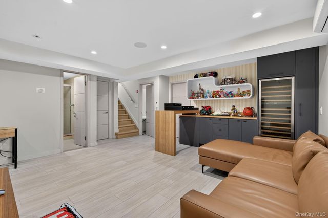 262 W End Avenue, Brooklyn, NY 11235