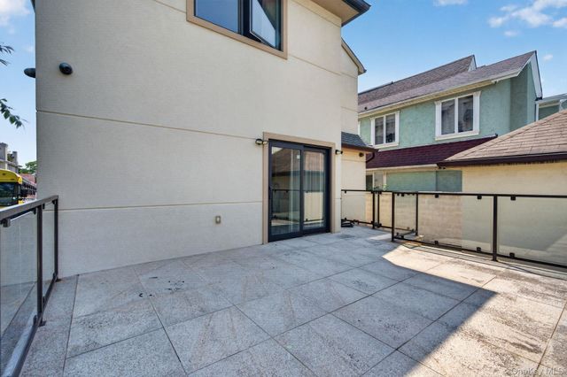 262 W End Avenue, Brooklyn, NY 11235