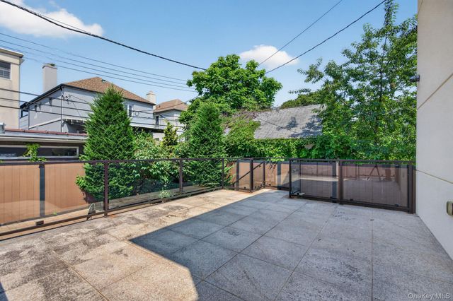 262 W End Avenue, Brooklyn, NY 11235