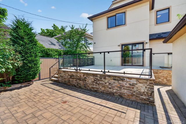 262 W End Avenue, Brooklyn, NY 11235
