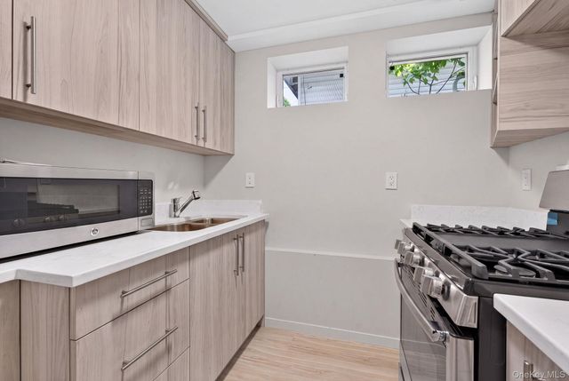 262 W End Avenue, Brooklyn, NY 11235