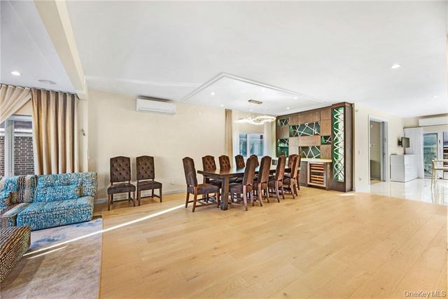 262 W End Avenue, Brooklyn, NY 11235