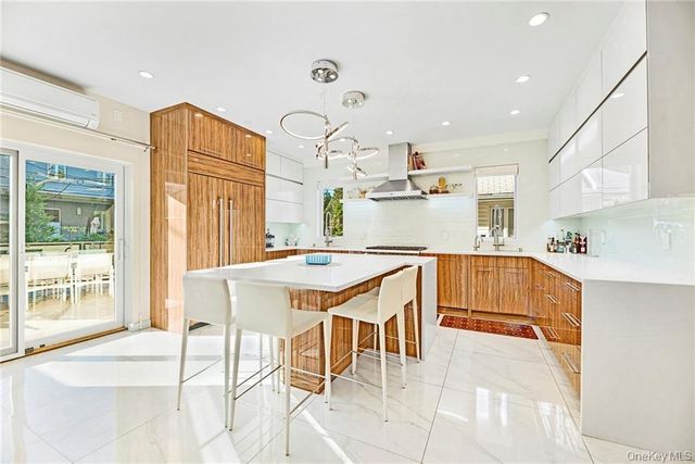 262 W End Avenue, Brooklyn, NY 11235