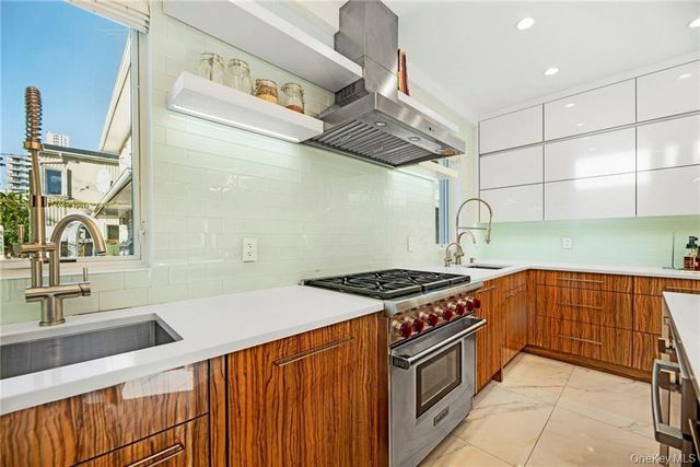 262 W End Avenue, Brooklyn, NY 11235