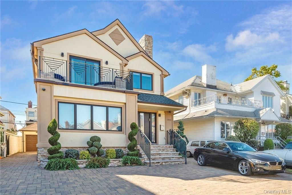 262 W End Avenue, Brooklyn, NY 11235