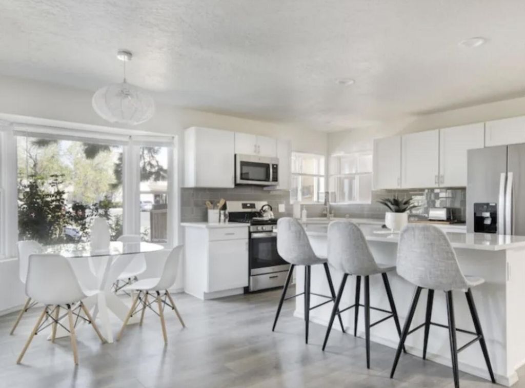 Image 2 of property listing at 9620 San Gabriel Road NE, Albuquerque, NM 87111