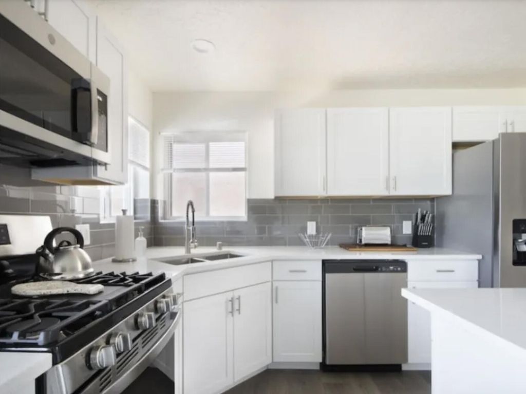 Image 3 of property listing at 9620 San Gabriel Road NE, Albuquerque, NM 87111