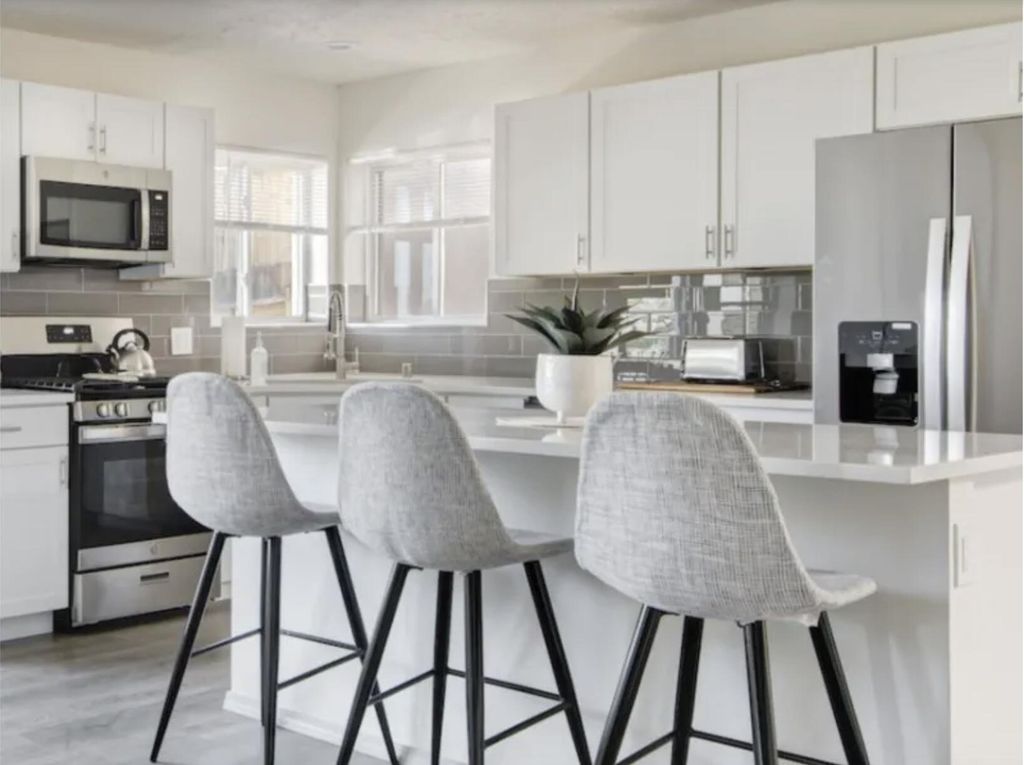 Image 4 of property listing at 9620 San Gabriel Road NE, Albuquerque, NM 87111