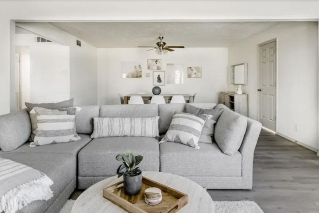 Image 6 of property listing at 9620 San Gabriel Road NE, Albuquerque, NM 87111