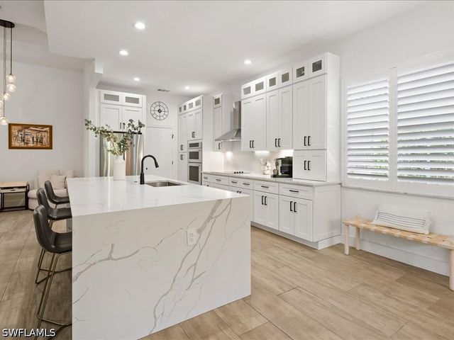 16196 Parque LN, Naples, FL 34110