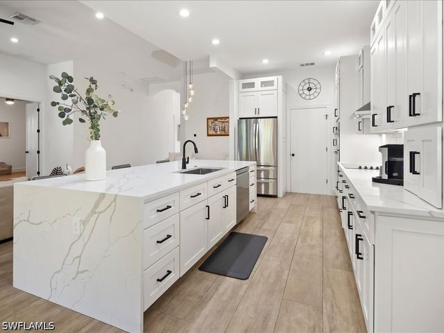 16196 Parque LN, Naples, FL 34110