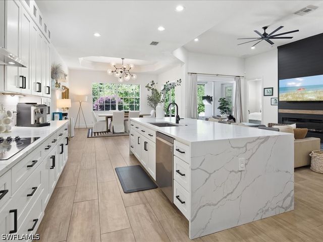 16196 Parque LN, Naples, FL 34110