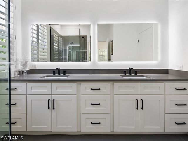 16196 Parque LN, Naples, FL 34110