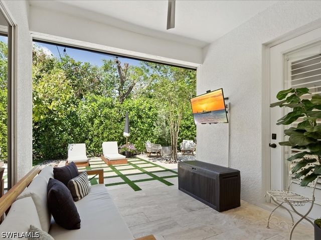 16196 Parque LN, Naples, FL 34110