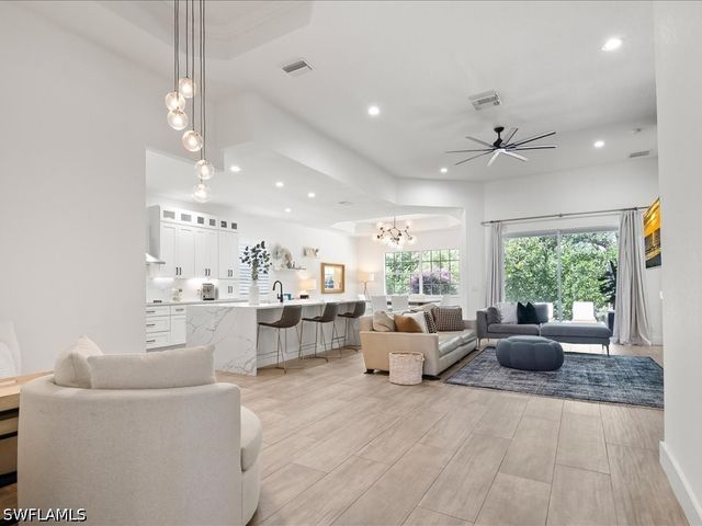 16196 Parque LN, Naples, FL 34110