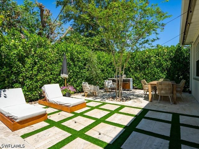 16196 Parque LN, Naples, FL 34110