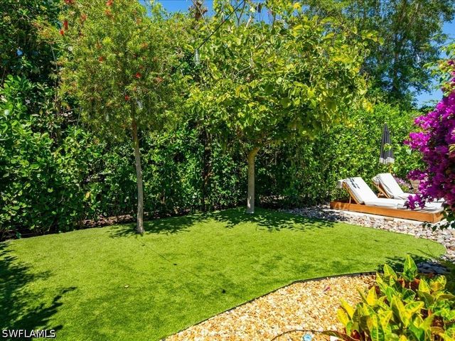 16196 Parque LN, Naples, FL 34110