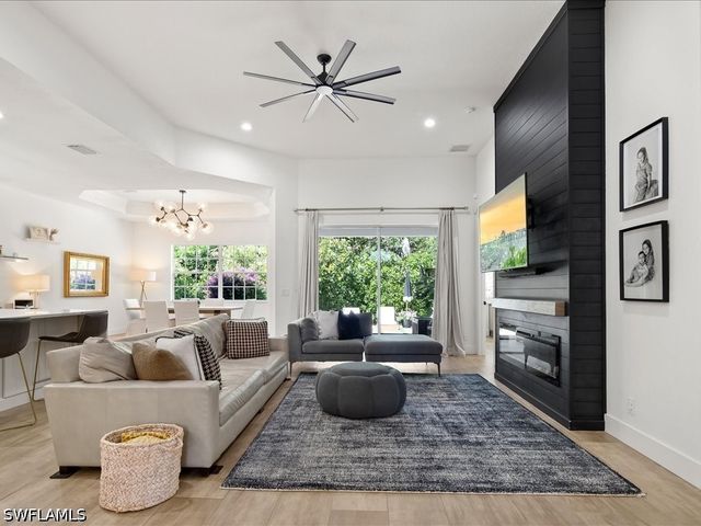 16196 Parque LN, Naples, FL 34110