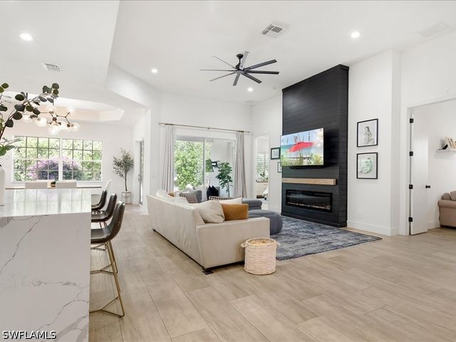 16196 Parque LN, Naples, FL 34110