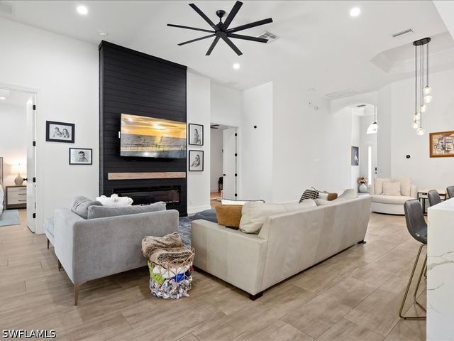 16196 Parque LN, Naples, FL 34110