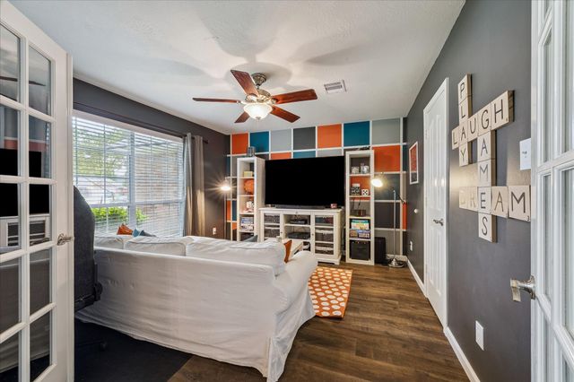 381 Oakshire Court, League City, TX 77573
