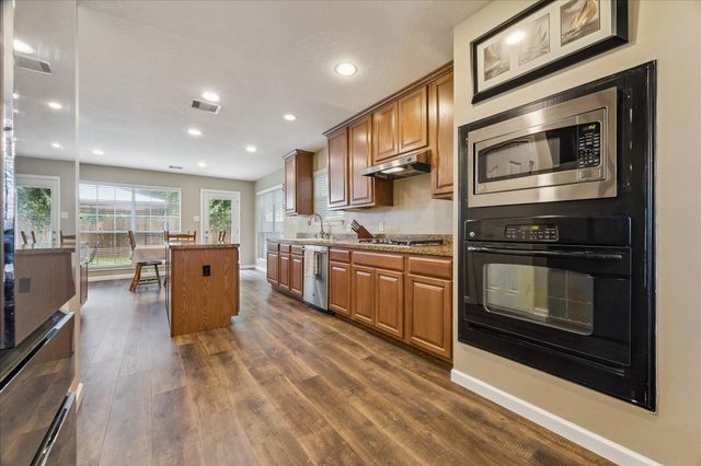 381 Oakshire Court, League City, TX 77573