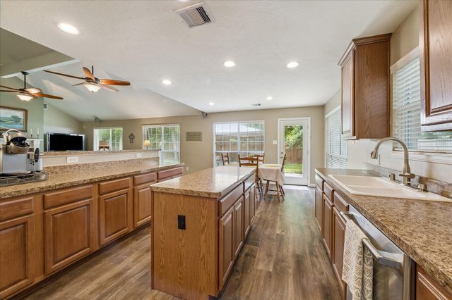 381 Oakshire Court, League City, TX 77573