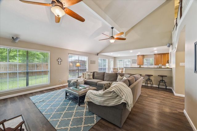 381 Oakshire Court, League City, TX 77573