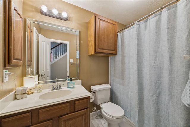 381 Oakshire Court, League City, TX 77573