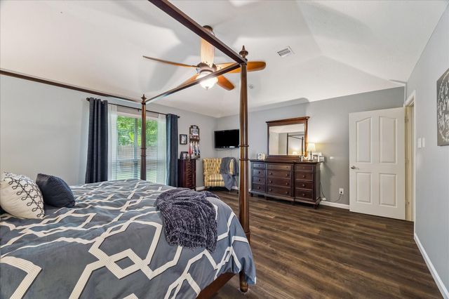 381 Oakshire Court, League City, TX 77573