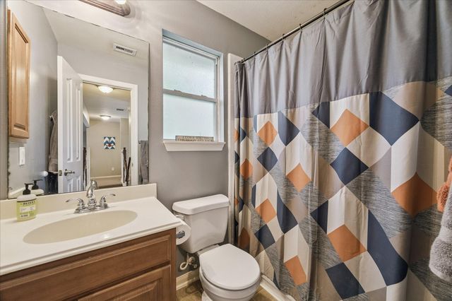 381 Oakshire Court, League City, TX 77573