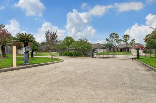 381 Oakshire Court, League City, TX 77573