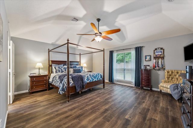 381 Oakshire Court, League City, TX 77573
