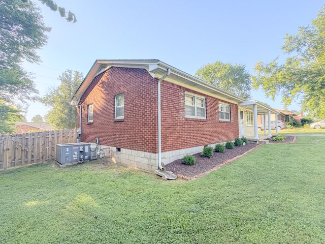 1113 Langwood Dr, Gallatin, TN 37066