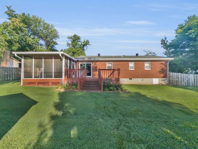 1113 Langwood Dr, Gallatin, TN 37066