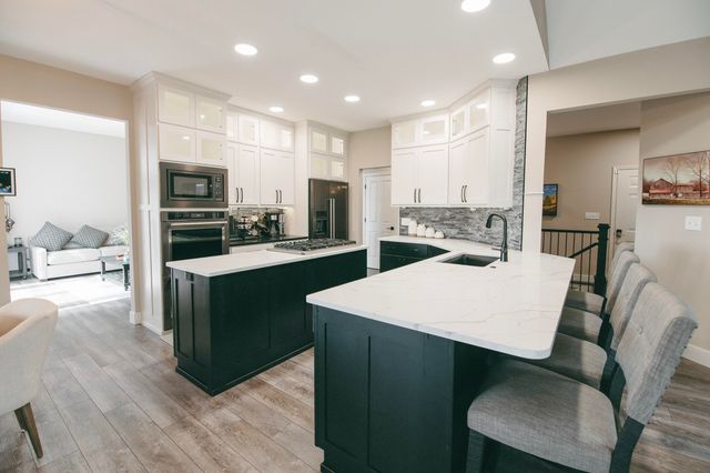 1740 W RIVER BLUFF CT, Columbia, MO 65201