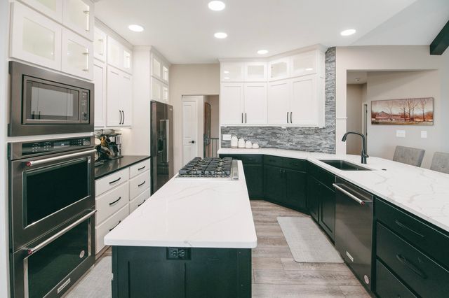 1740 W RIVER BLUFF CT, Columbia, MO 65201