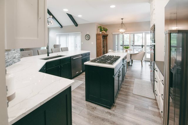 1740 W RIVER BLUFF CT, Columbia, MO 65201