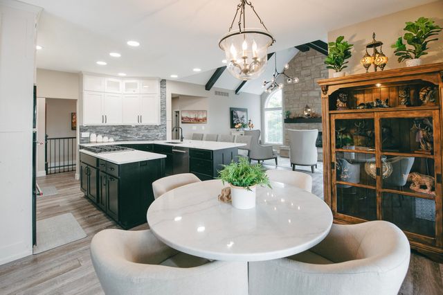 1740 W RIVER BLUFF CT, Columbia, MO 65201