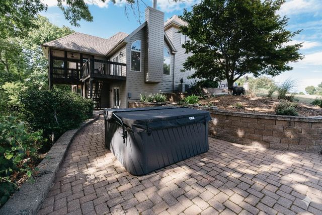 1740 W RIVER BLUFF CT, Columbia, MO 65201