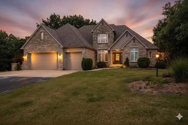 1740 W RIVER BLUFF CT, Columbia, MO 65201