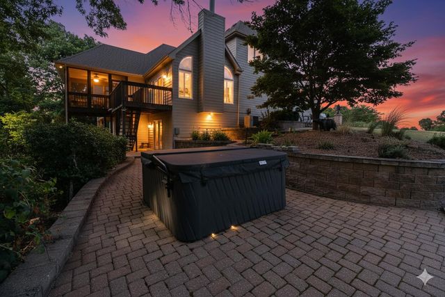 1740 W RIVER BLUFF CT, Columbia, MO 65201