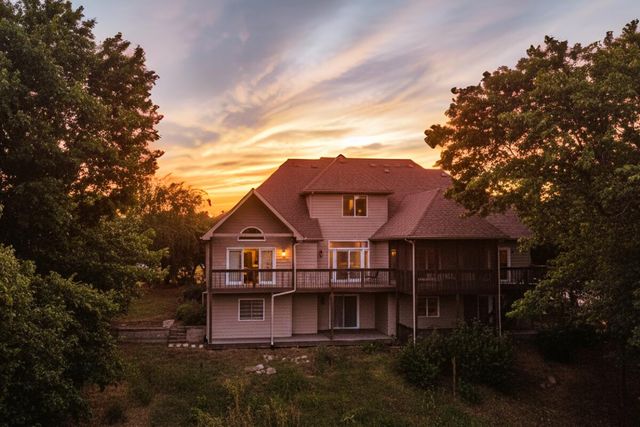 1740 W RIVER BLUFF CT, Columbia, MO 65201