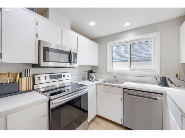 21645 Sw LOIS St, Beaverton, OR 97003