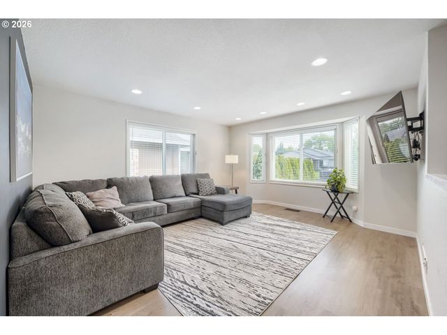21645 Sw LOIS St, Beaverton, OR 97003