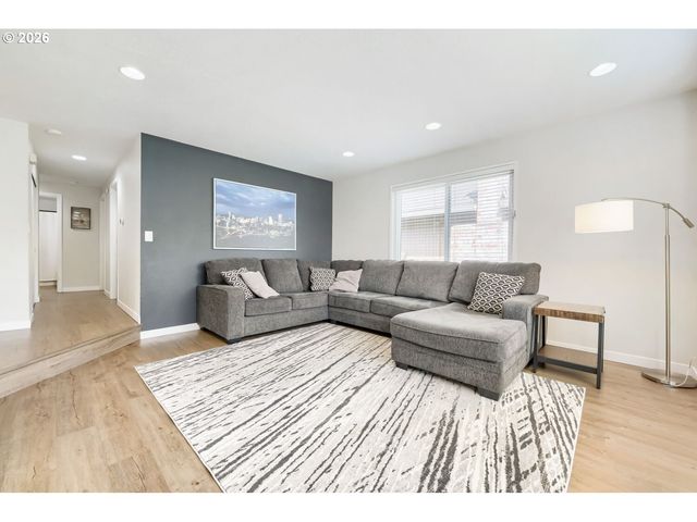 21645 Sw LOIS St, Beaverton, OR 97003