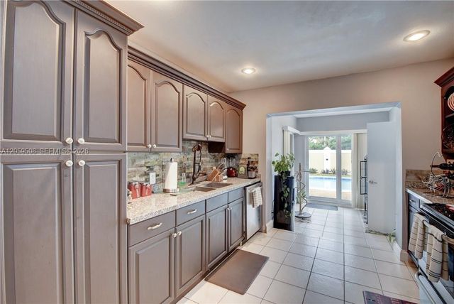 2330 NW 81st Ave, Sunrise, FL 33322