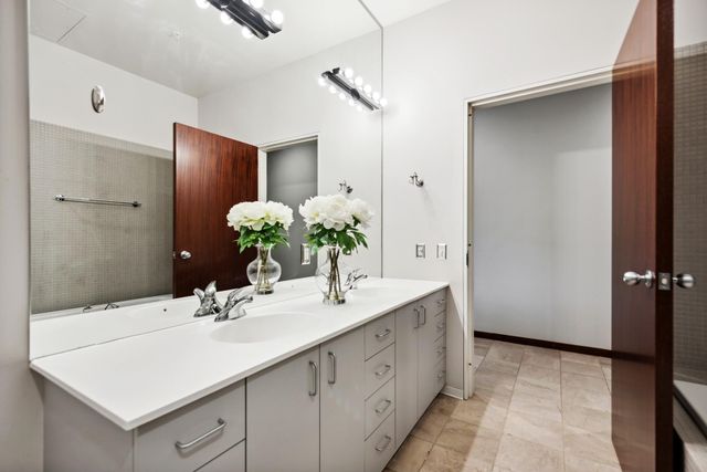5601 Smetana Drive 101, Minnetonka, MN 55343