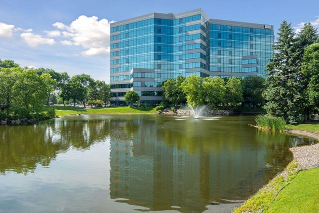 5601 Smetana Drive 101, Minnetonka, MN 55343